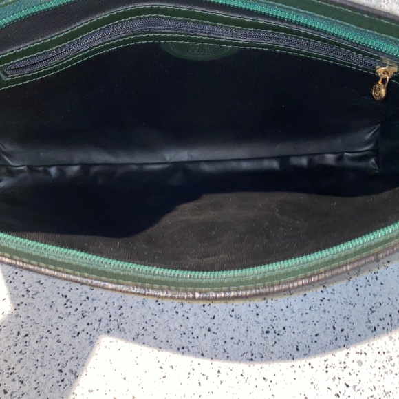 Rare LARGE Fendi clutch! It's GORGEOUS!!! A real stunner!!! Authentic!!! EUC!! - Picture 6 of 6